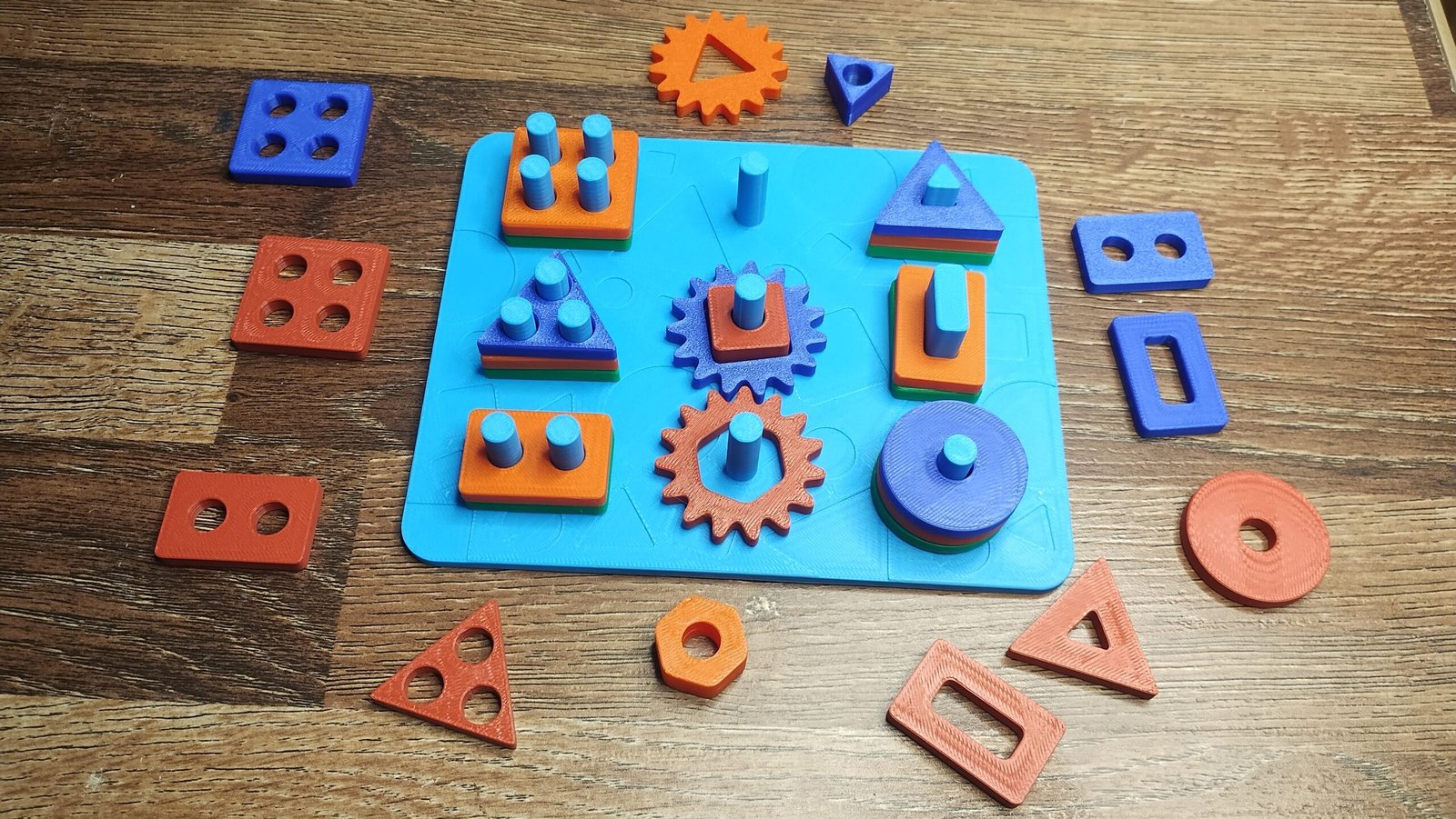 Tablero Montessori 3D de Encajes y Ensartado