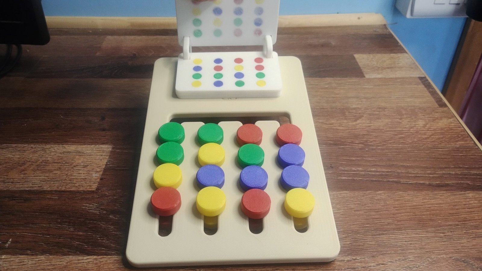 Puzzle de Lógica “Código de Colores” 3D – Desafío Mental